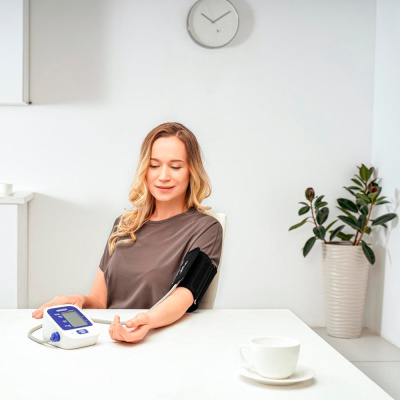 ОМРОН ТОНОМЕТР М2 CLASSIC АВТОМАТ УНИВЕР МАНЖЕТА БЕЗ АДАПТЕРА HEM-7122-LRU фото в интернет-аптеке Склад Лекарств